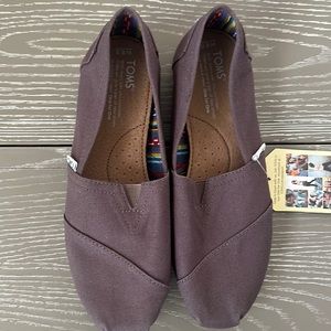 New Toms flat  canvas loafers size 8.5